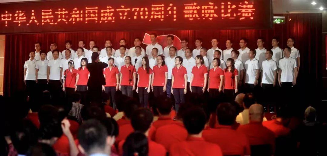 22岁女主持人剪去长发参军，你是否也曾有一个军旅梦？
